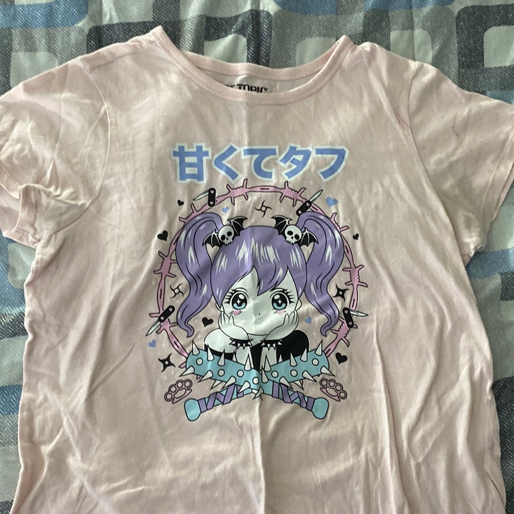 Hot topic graphic t